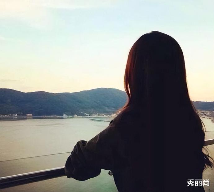 6旬老汉扛着煤气罐,将养女培养成博士,亲生父母拿50万认领女儿