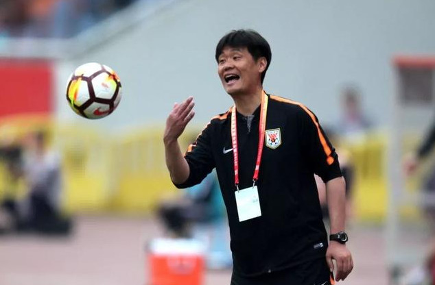 国足|我来回答李霄鹏，里皮的疑惑，球员到了国足就不会踢球的原因