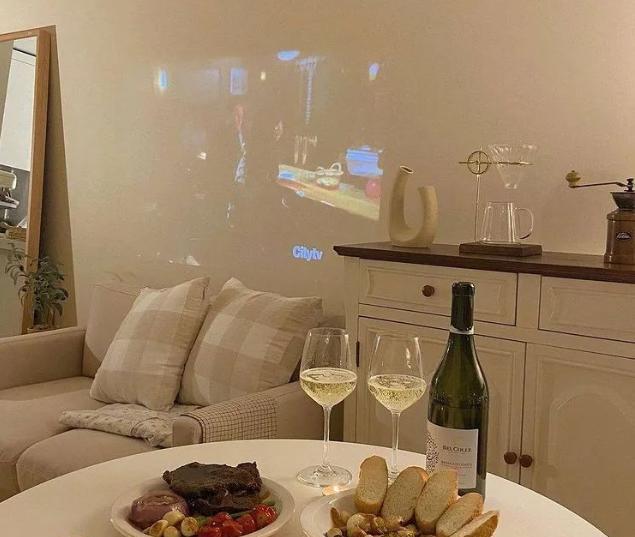 日本小姐姐的温馨原木风家居照,一人独居,生活品质,不辜负自己