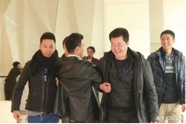 贺刚|贺刚：靠模仿刘德华出道，39岁仍单身一人，出道17年都不红