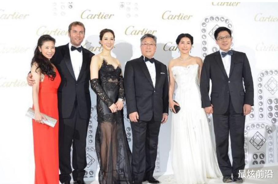 郭晶晶|40岁郭晶晶遇到小一岁贵妇徐子淇，同穿抹胸礼服裙，谁更有气质