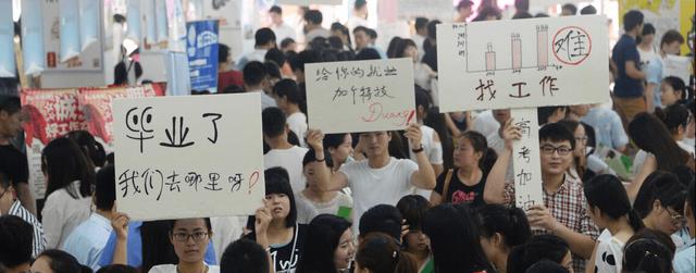 应届生|刚毕业就超龄了？应届生因超24岁被央企解约，官方作出回应