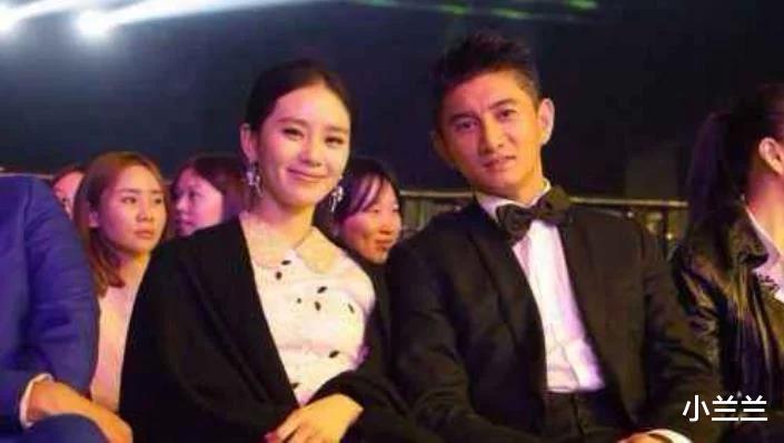 吴奇隆|比吴奇隆大2岁的丈母娘长啥样?看到照片后,网友说这声妈咋张嘴