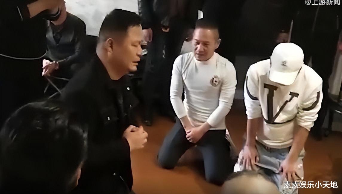 陆树铭告别仪式:悼念厅摆满花圈,孝子捧遗照做最后送别