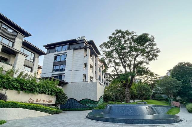 豪宅|广州白云山鲜为人知的门岗,门前是千万豪宅,登山小道从小区穿过