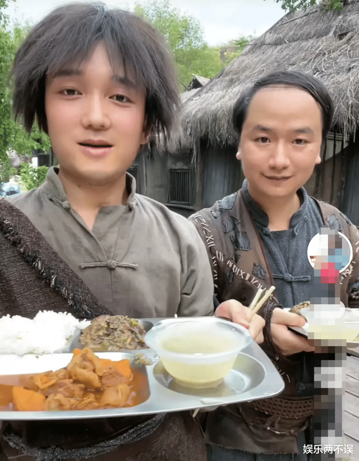 周星驰|浙江小伙自认为长得像周星驰，原以为去横店会有导演赏识，没曾想四年了还是跑龙套