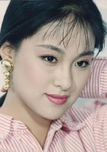 沈傲君|曾主动向聂远求婚的沈傲君，转身嫁给他人，至今生活幸福