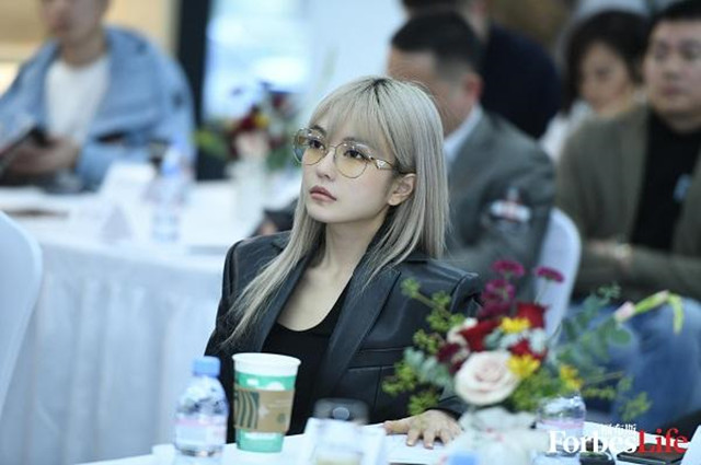 周扬青|周扬青入选福布斯富豪杂志？名头大实质小，为女强人和创业造势