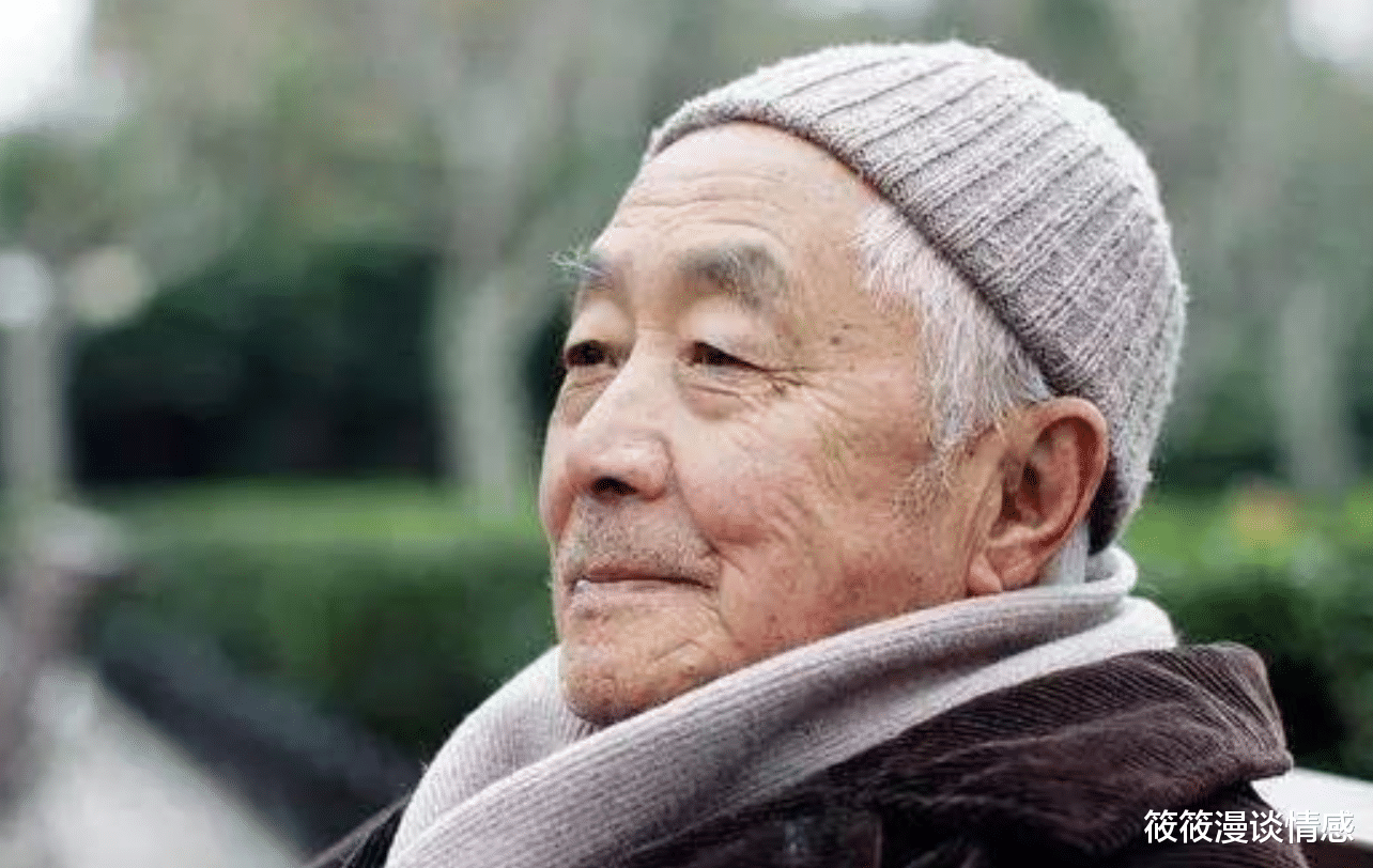 立秋|面对女牌友的投怀送抱,66岁大爷:我是老了,但不糊涂