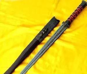 古桥下悬挂着文物“斩龙剑”, 为何没人偷? 专家也不研究?