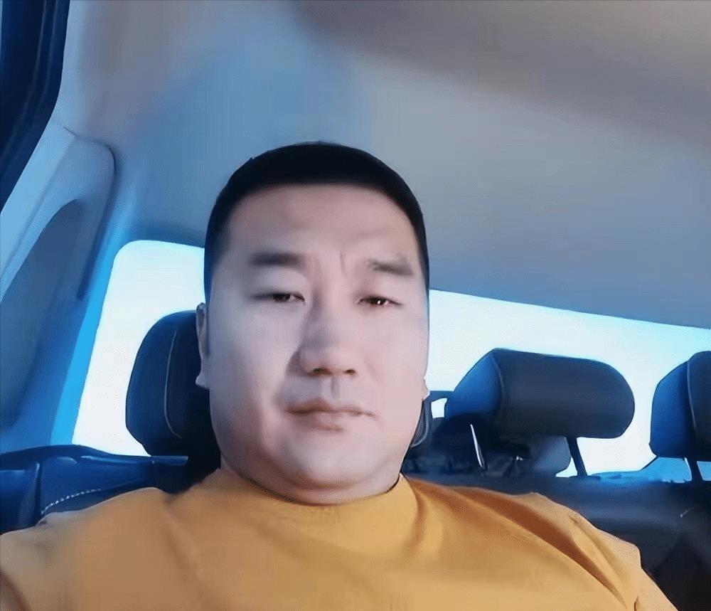 深夜,王文超登上了唐山的热搜