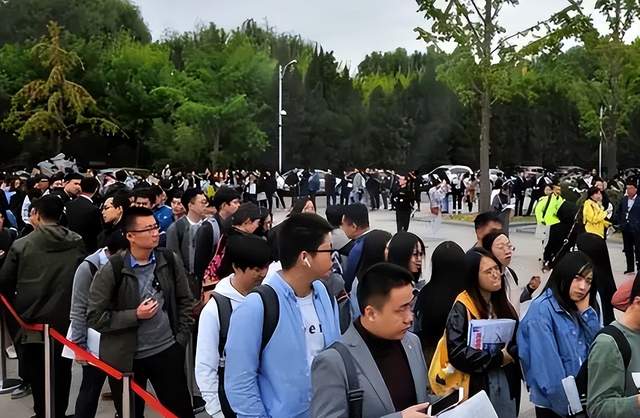 华为|华为员工薪资等级表曝光,揭露985学生的高配人生,让人羡慕不已