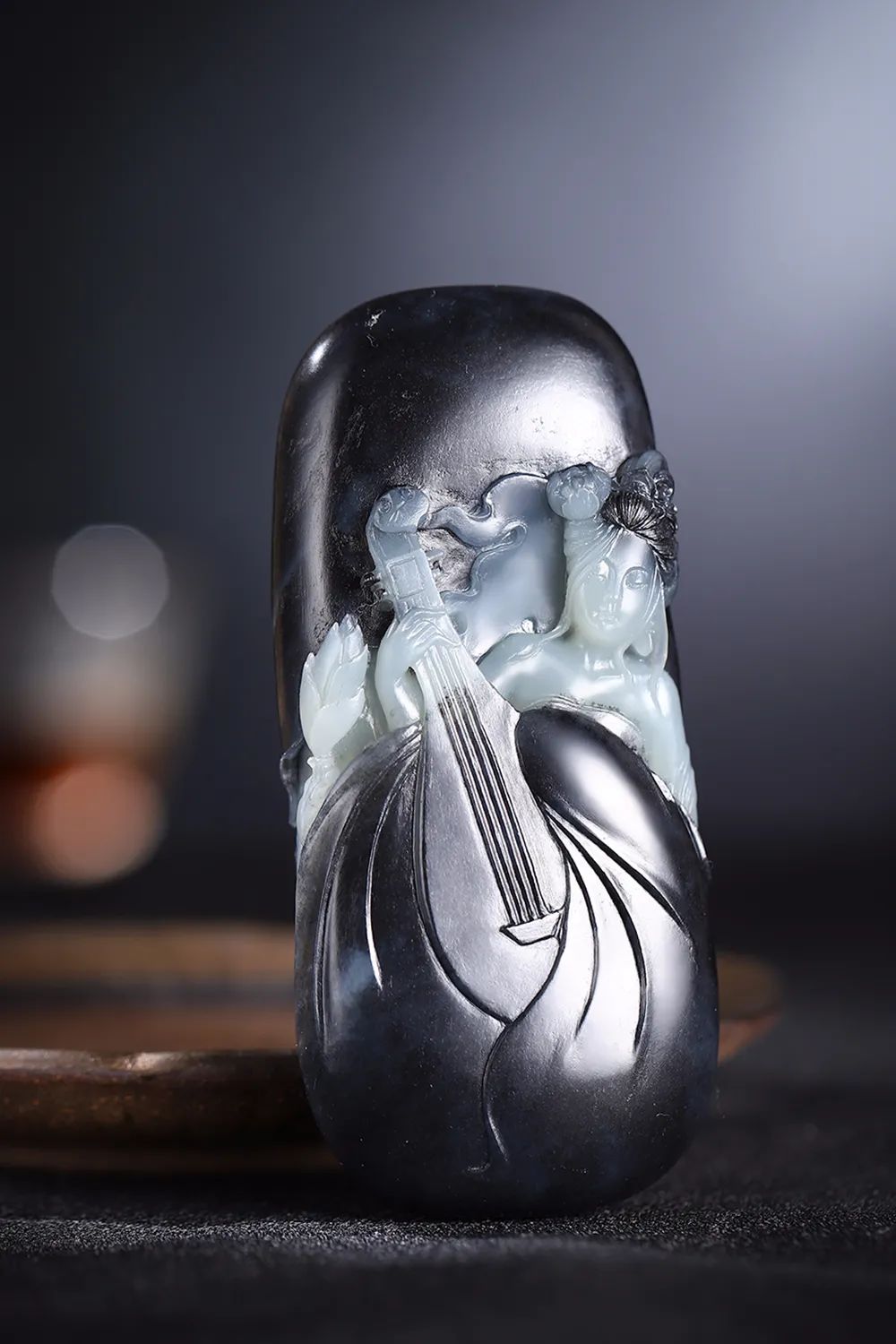 破晓东方|细说玉雕中的黑白两道