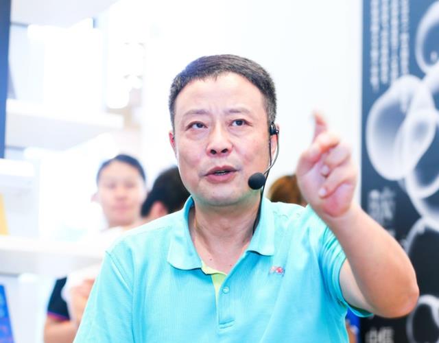 宋英杰|57岁宋英杰“复出”播《天气预报》,网友:以为发烧穿越回小时候