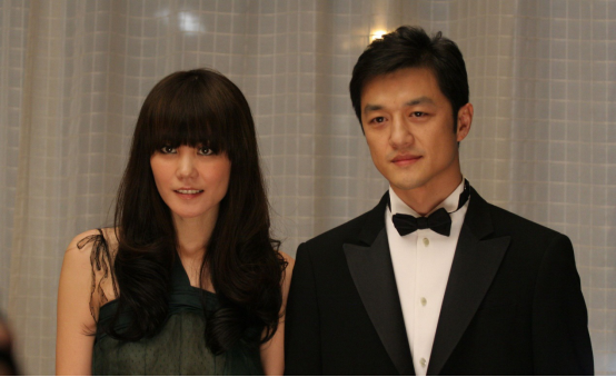 李亚鹏|一代男神,一身衬衫 西装赢6任女友,现欠4000万为钱下跪