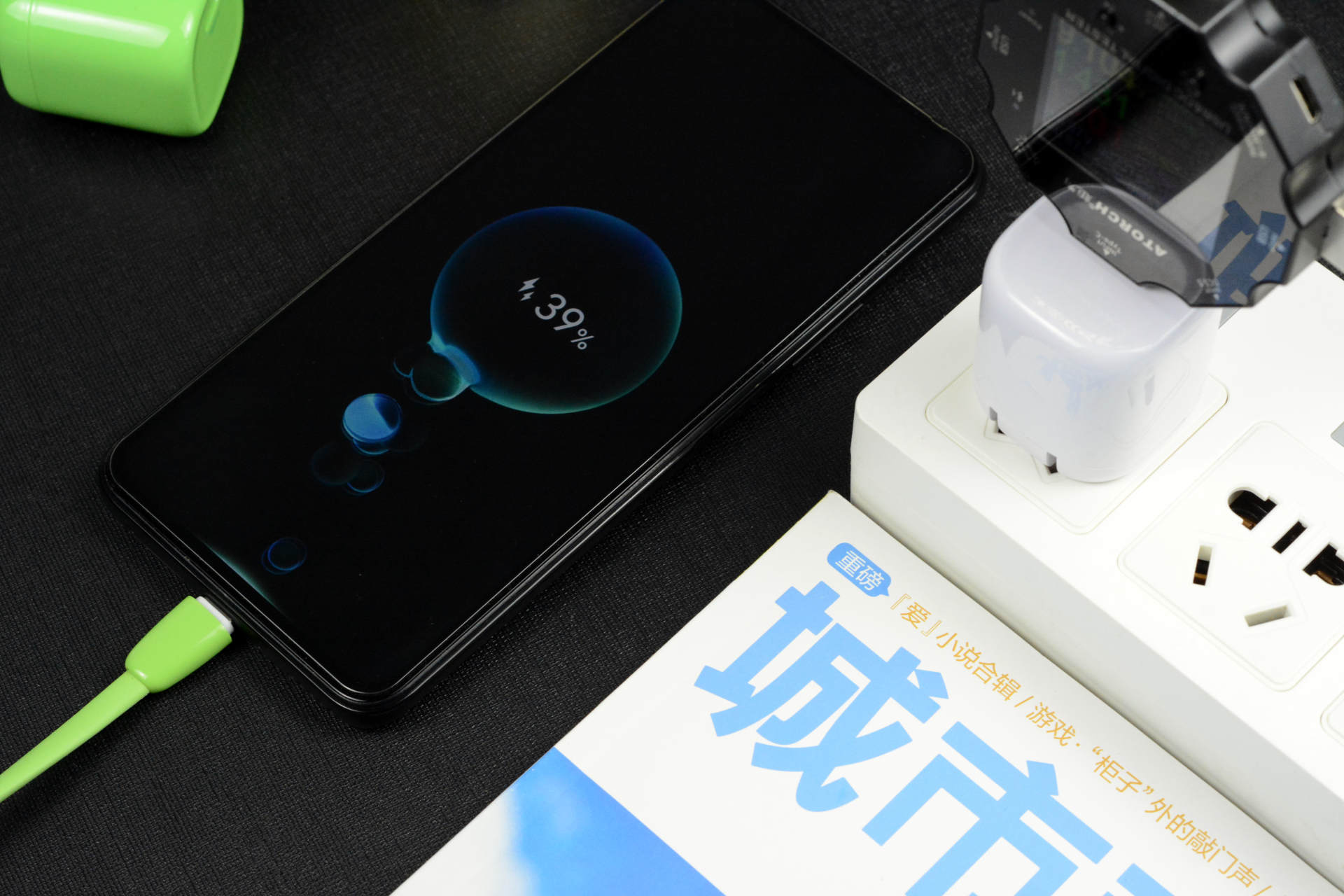 尼康|果粉总有福利，有了它就不用买原厂充电头了，省钱又便携