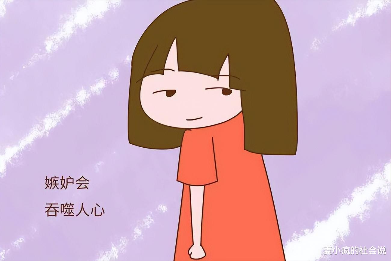 老人网购600个快递堆在家不拆,背景曝光,“未婚无儿女”引热议