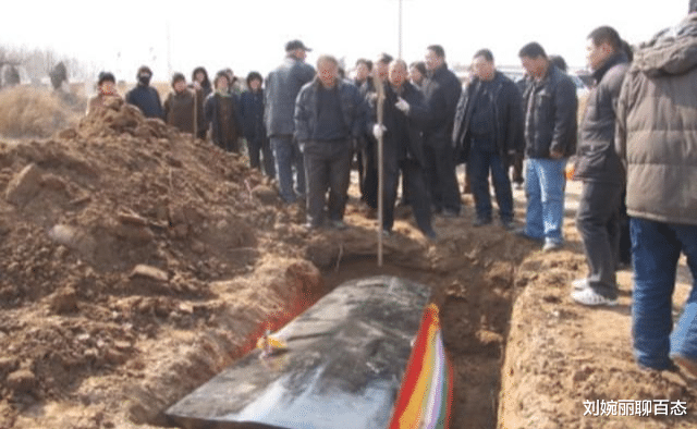 2013年，7岁男童在输液中突然去世，2小时后主治医生坠楼身亡