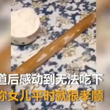 父亲早逝,母亲改嫁,8岁仅40斤,他的一句话让人哭了