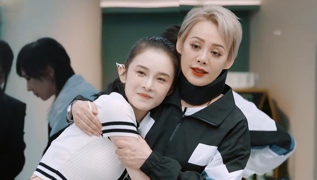 赵樱子|《浪姐3》赵樱子是真尴尬，郑秀妍人气王牌，宁静拿捏那英懵