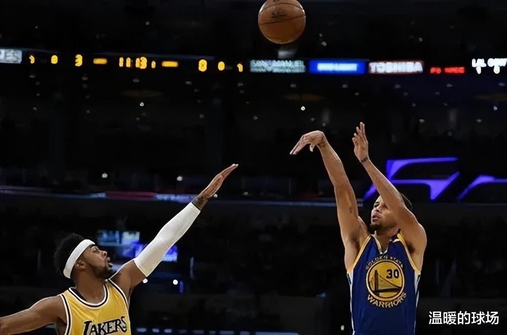 勒布朗·詹姆斯|不管你信不信，带坏NBA的并非詹姆斯的抱团，而是库里的超远三分