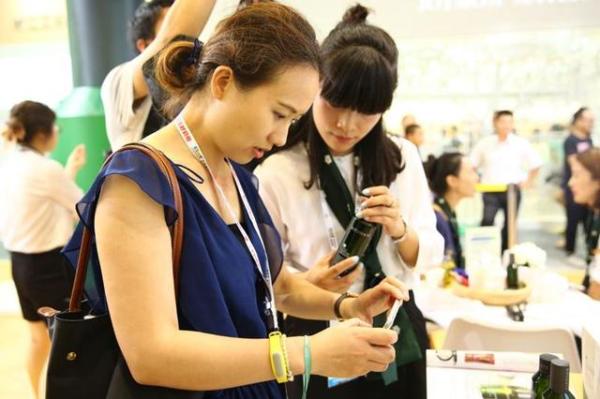 底妆 建议女人：逛超市碰到这3种护肤品，别手软！虽然便宜，但护肤效果不含糊