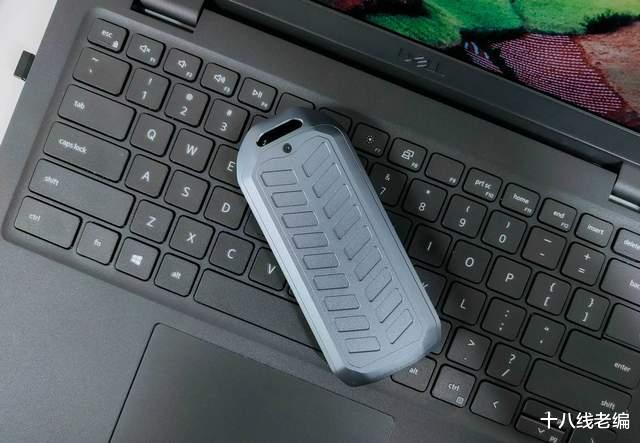 USB|如何压榨笔记本雷电3接口全部性能，奥睿科USB4.0硬盘盒评测