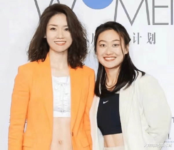 吴海燕|40岁网球女王李娜现身：穿露脐装好美，鼻子高挺下巴似锥子疑整容