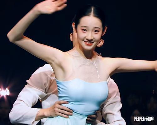 女孩|娱乐圈就是个大染缸，跳进来的这5个女孩，个个都变了样