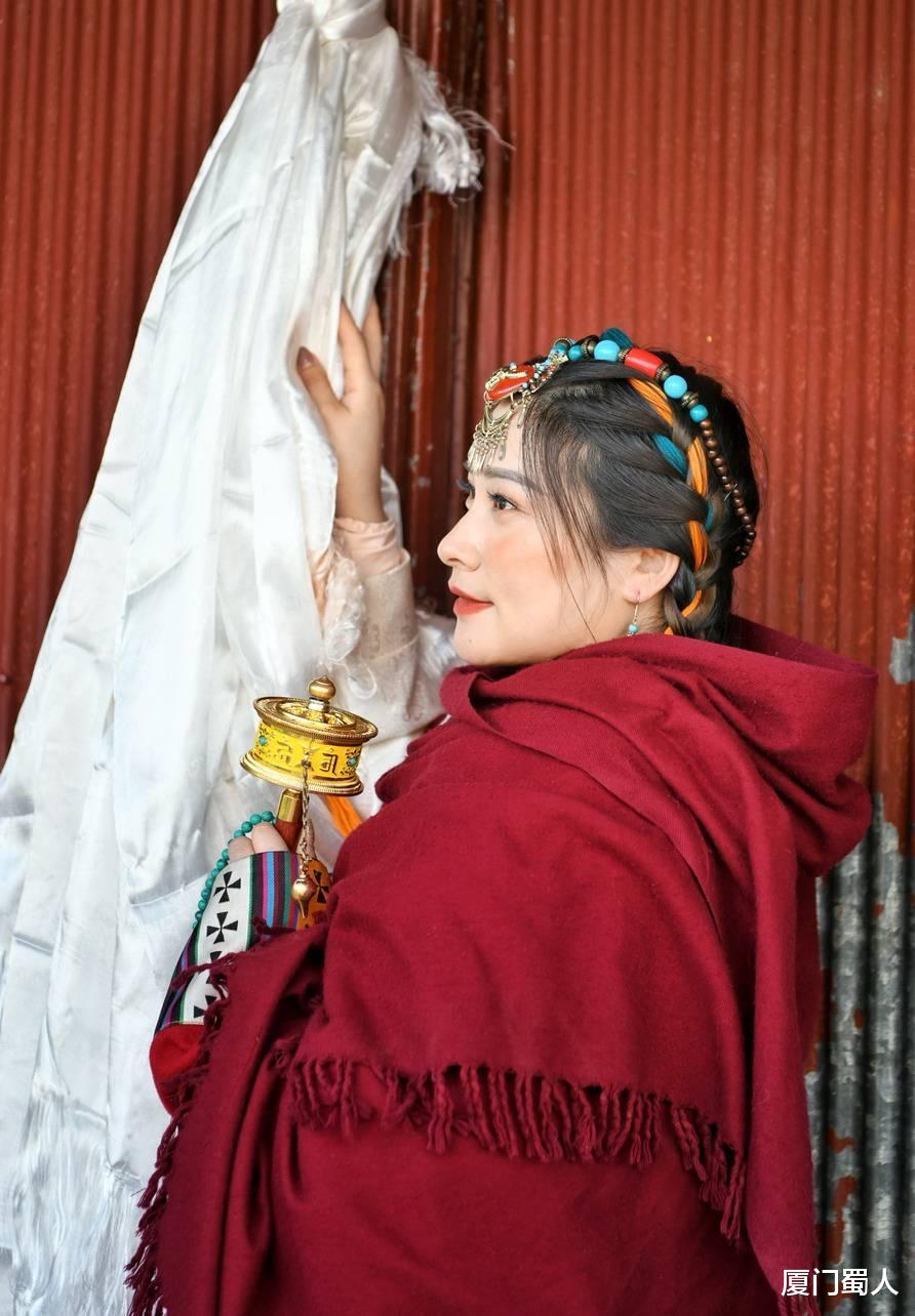 拉萨|拉萨街头美女如云，裹上藏服演绎最炫民族风