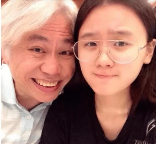 爷孙恋|84岁爷孙恋去世，千位“傻白甜”伴侣均缺席，最后自己成了工具人