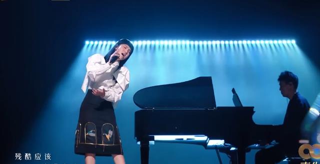 李克勤|炎明熹一鸣惊人，真假音转换丝滑又好听，李克勤有点小骄傲