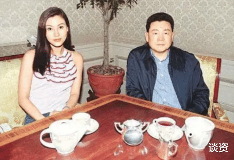 香港小姐|38岁港姐曝猛料痛斥豪门父子要求古怪，曾入住对方豪宅一年，如噩梦