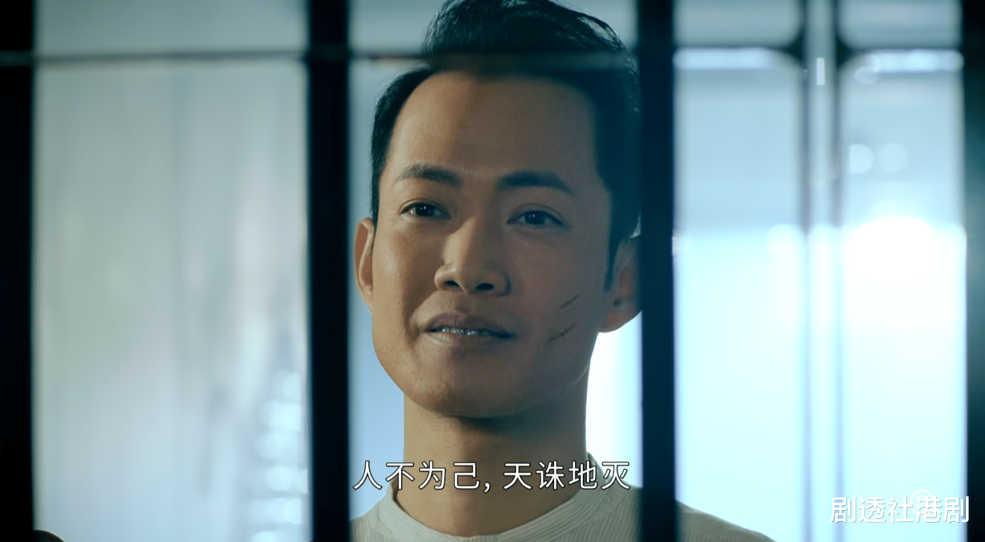 高圆圆|TVB《铁拳英雄》中他奸到出汁，演技出神入化，值得最佳男配角