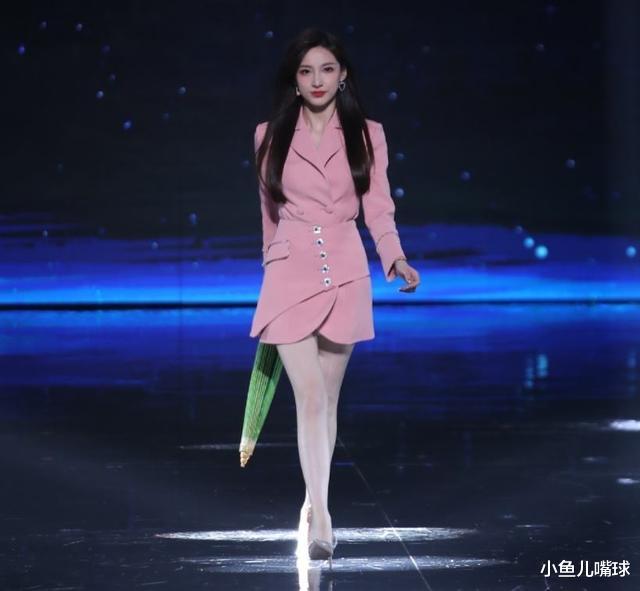 马凡舒|颜值不如张小斐?体育解说马凡舒主持春晚,美得让男人都嫉妒