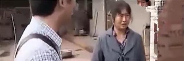 75岁大爷住在废弃猪圈,临终遗愿想吃肉,独生女却住在2层小洋楼