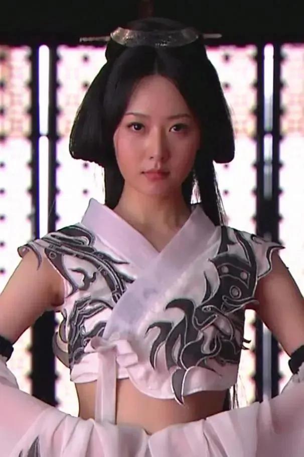 白冰|白冰，27岁闪婚小男友，36岁又独自带娃，再靠浪姐翻红的她幸福吗