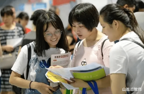 穿衣搭配|又一国企公开招聘遇冷，年薪28万依旧留不住人，如今门槛发生改变