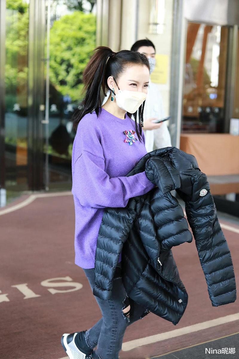 穿衣搭配 李玟上浪姐3！47岁穿紫色卫衣扎双马尾辫变妙龄少女，形象大变样