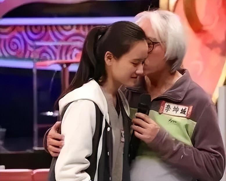 林靖恩|17岁恋上，56岁老大爷，不惜与娘家人闹掰，林靖恩李坤城已相爱十年