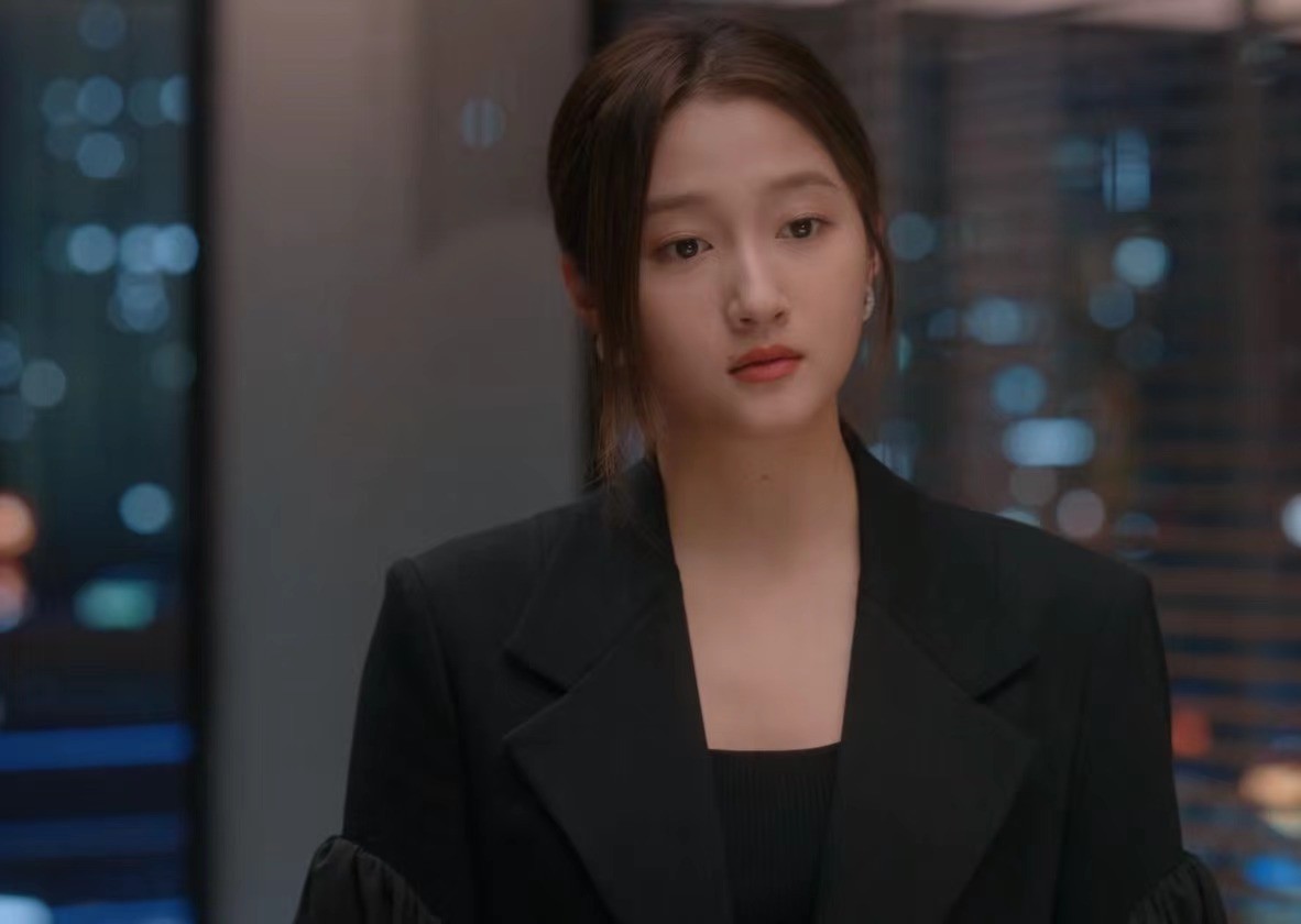 关晓彤|《二十不惑2》首播群像：本以为关晓彤够美了，却意外被女配惊艳