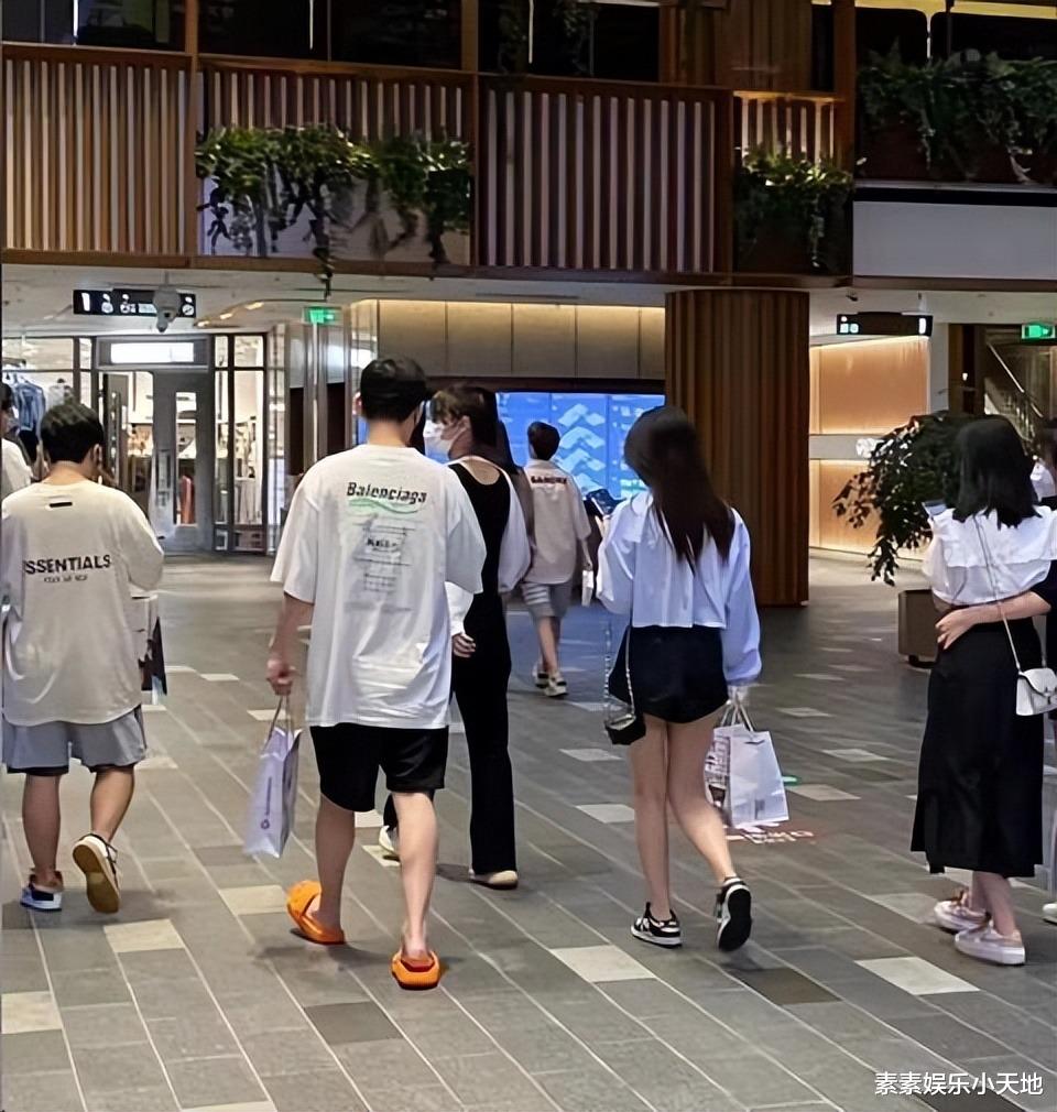 王思聪|王思聪回归：晒三双不一样的限量款鞋子，总价值超过280多万