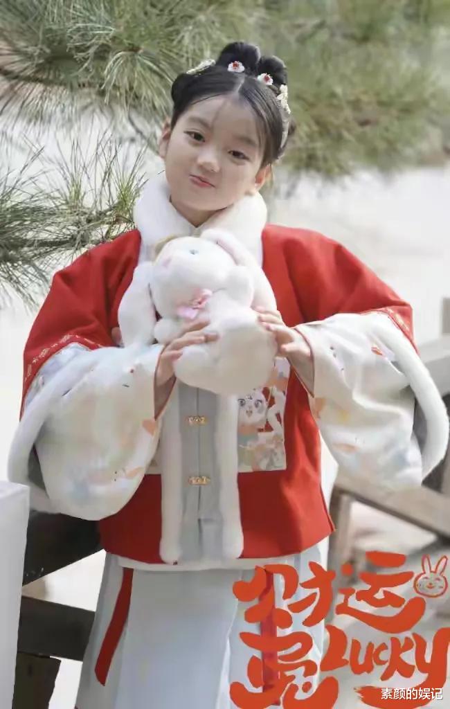 阿拉蕾|阿拉蕾新年近照:很像林妙可,退出娱乐圈与董力断联终成普通人