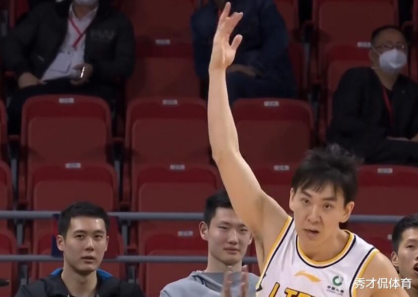 上海男篮|超级外援变“纸老虎”，李春江脸色铁青，名嘴建议上海队换外援