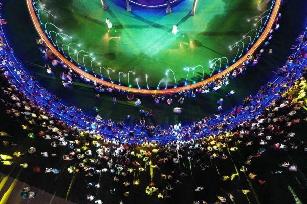 作文|武汉凤娃古寨夜影秀开启