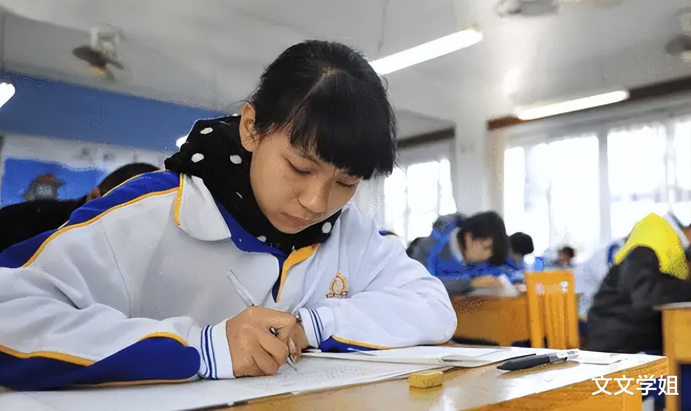 高职|高职女生晒自拍美照,引家长热议:多本分的孩子也得被她带坏了