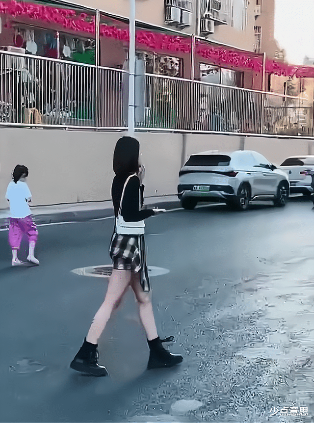 广东:幼儿园女老师放学,路上被陌生男威胁:孩子明年可能1岁了