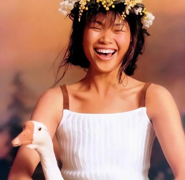 虞书欣|中国“第一丑模”，30岁嫁贵族，40岁成女富豪，这人生开挂了吧！