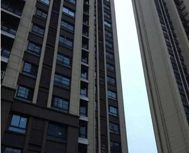被亲妈勒死,被扔下楼...那些情绪失控下的母亲怎么了