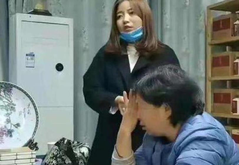 姚策|姚策堂嫂露面直播，称感谢支持过杜妈的人，直播间点名杜粉好尴尬